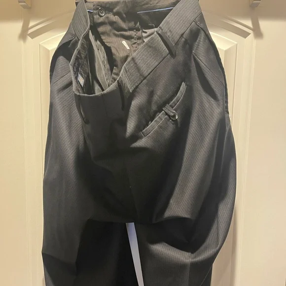 Banana Republic - Men’s Suit - NAVY Color Pin - 46R Jacket - 35/32 Pants - Picture 5 of 7